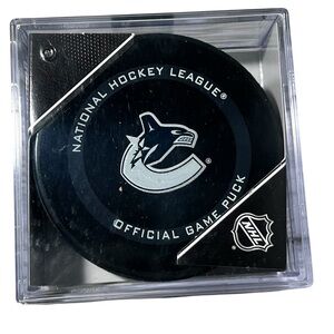 NHL Vancouver Canucks unsigned 2021 Official Game Puck case cube Team Logo
